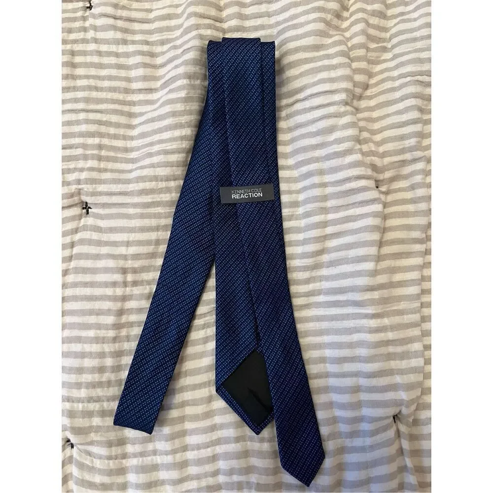 KENNETH COLE SILK TIE